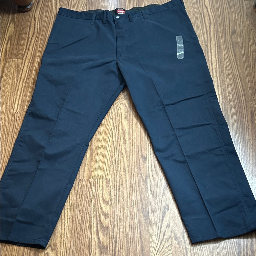 Wrangler Men’s Navy Straight Leg Work Chinos.